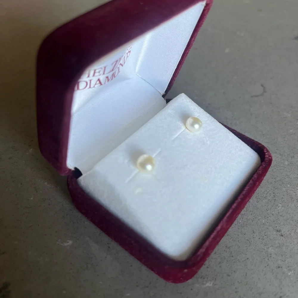 14k real pearl earrings with solid gold posts - Picture 3 of 4